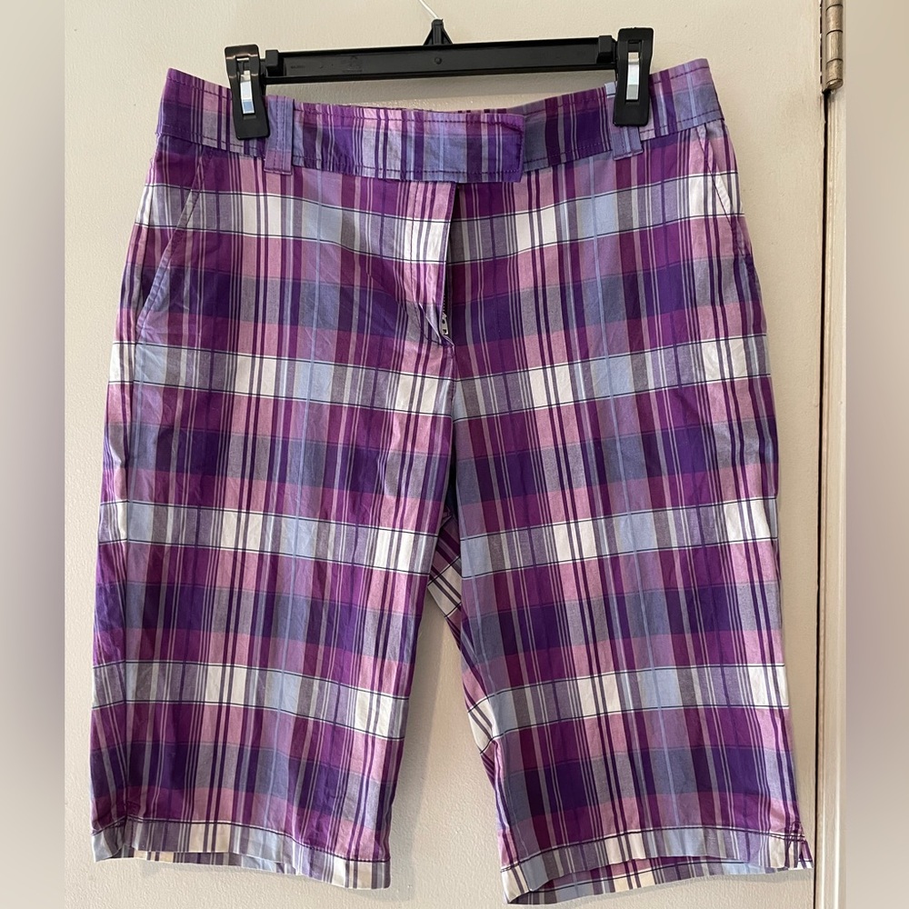 New York & Company ladies Bermuda shorts size 6